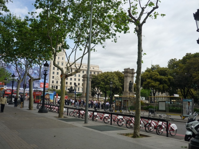 Barcelona tiene un servicio de Bicicletas donde los suscritos pueden usarlas y dejarlas en el otro punto de control.